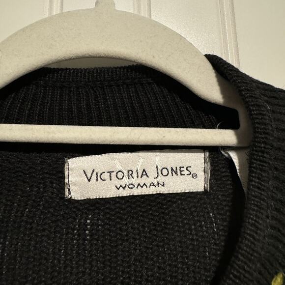 Vintage Victoria Jones Black Floral Embroidered Cardigan Sweater Size 1X - Picture 4 of 6